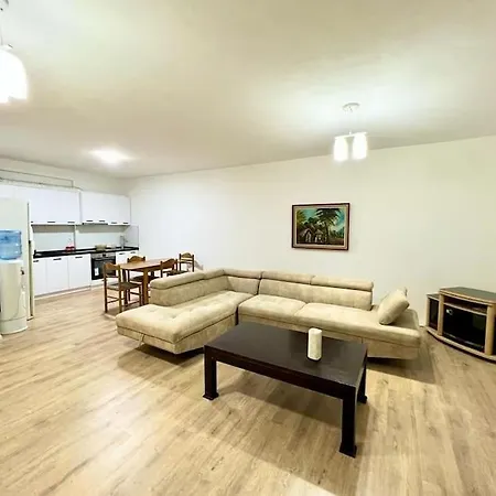 Family-friendly 2-br In *