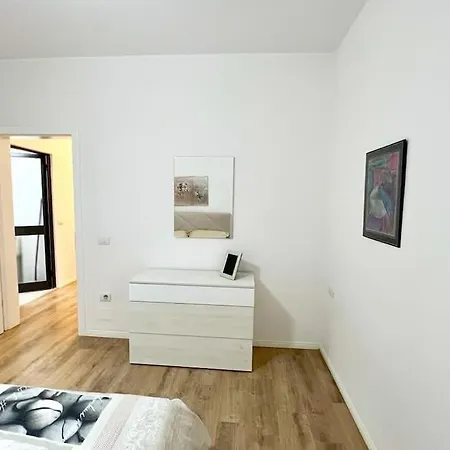 Family-friendly 2-br In Appartement